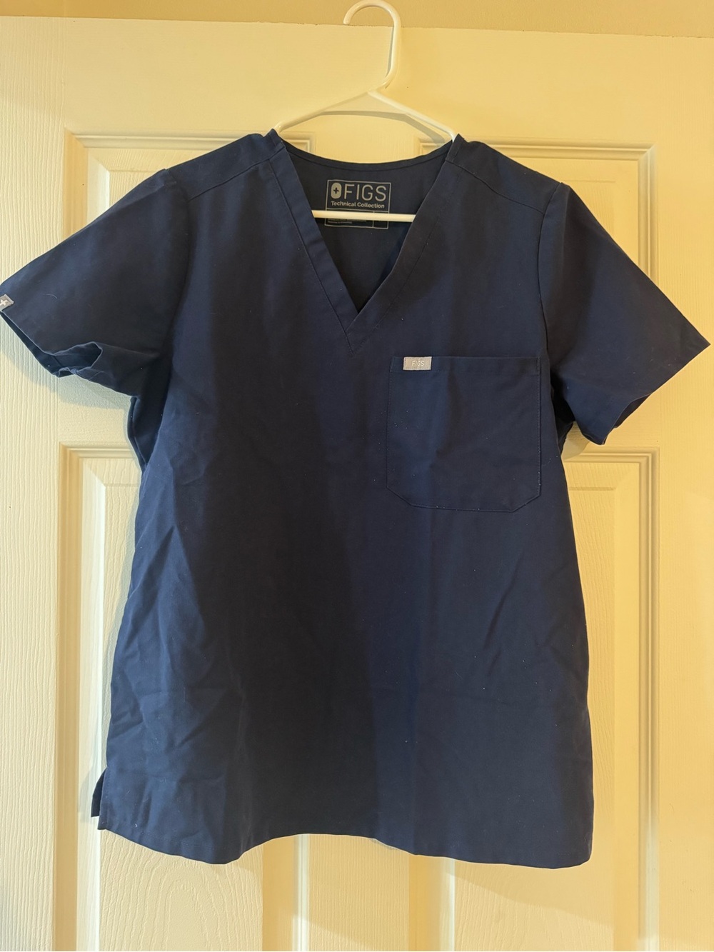 Figs Women's V-Neck Scrub Top - Navy